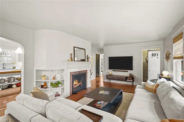 $2,800 | 80 Lakeshore Drive, East Greenwich, RI 02818