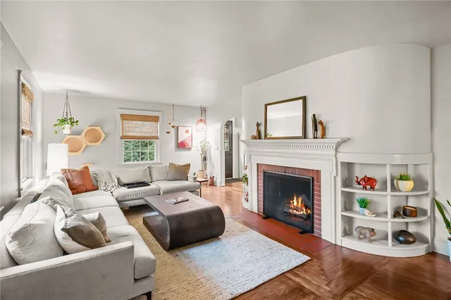 $2,800 | 80 Lakeshore Drive, East Greenwich, RI 02818