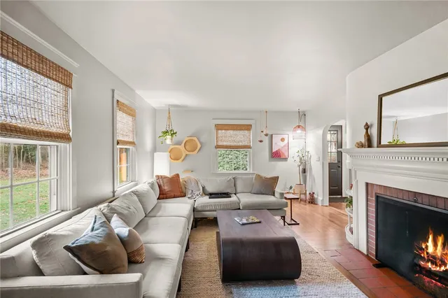 $2,800 | 80 Lakeshore Drive, East Greenwich, RI 02818