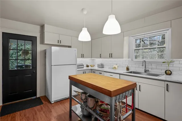 $2,800 | 80 Lakeshore Drive, East Greenwich, RI 02818