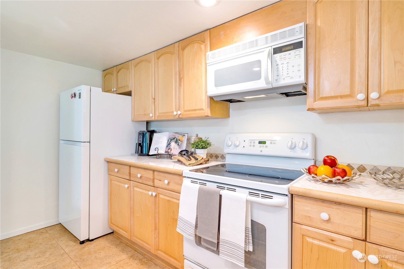 14401 Southeast Petrovitsky Road, Unit B101 Renton, WA 98058 - Photo 16 of 22 a kitchen with stainless steel appliances granite countertop a refrigerator and a stove