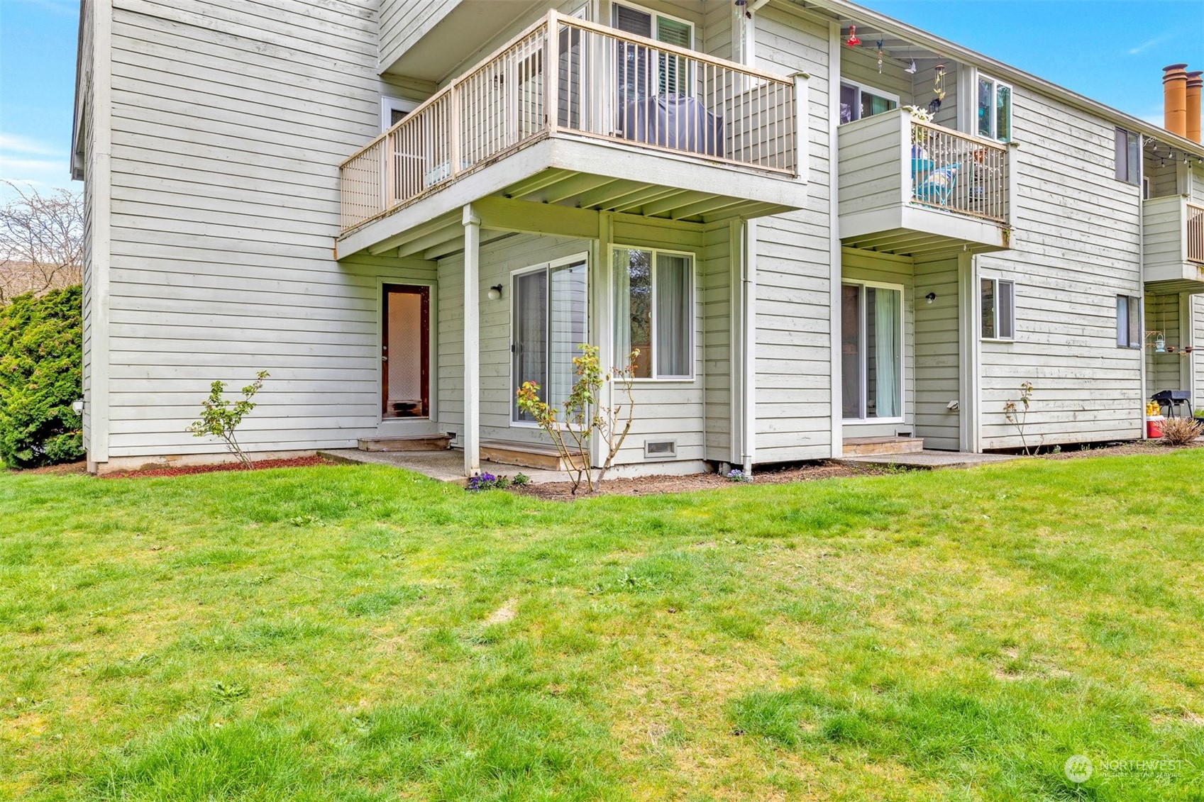 14401 Southeast Petrovitsky Road, Unit B101 Renton, WA 98058 - Photo 19 of 22 a front view of a house with a garden