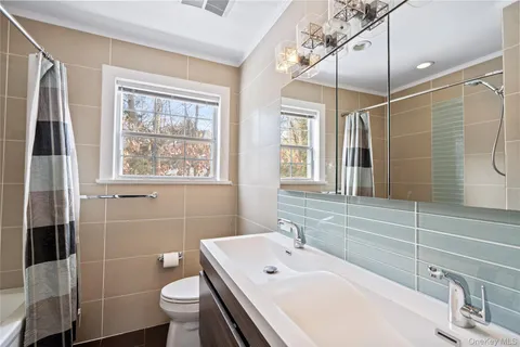 $1,899,000 | 34 Wooleys Lane, Great Neck, NY 11023