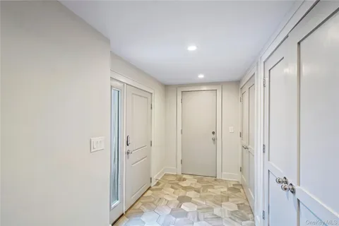 $1,899,000 | 34 Wooleys Lane, Great Neck, NY 11023