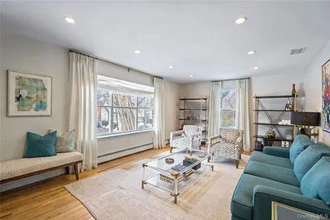 $1,899,000 | 34 Wooleys Lane, Great Neck, NY 11023