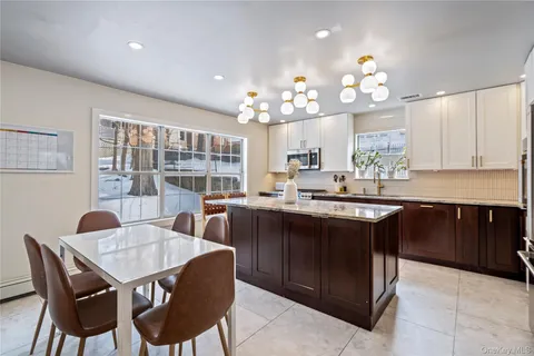 $1,899,000 | 34 Wooleys Lane, Great Neck, NY 11023