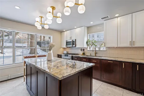 $1,899,000 | 34 Wooleys Lane, Great Neck, NY 11023