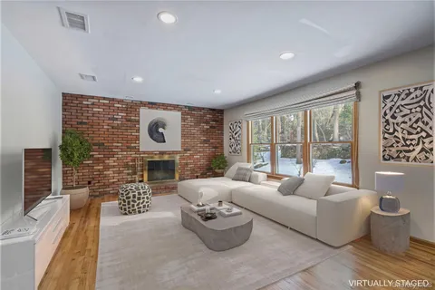 $1,899,000 | 34 Wooleys Lane, Great Neck, NY 11023