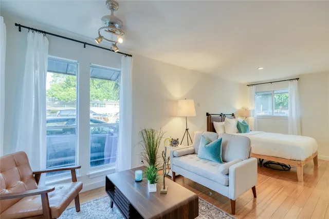 $900 | 2526 Durwood Street, Unit 110, Austin, TX 78704