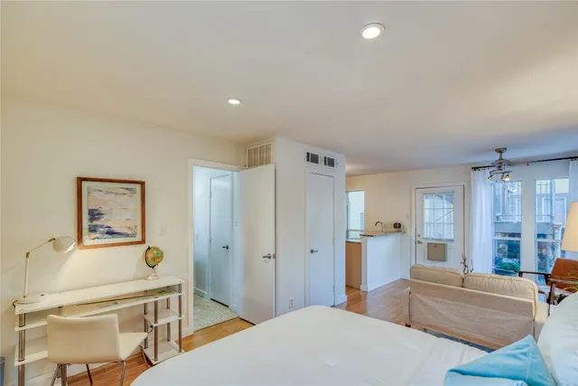 $900 | 2526 Durwood Street, Unit 110, Austin, TX 78704