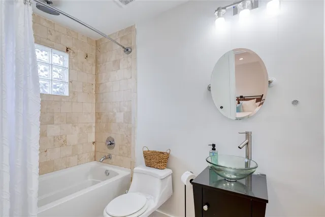 $900 | 2526 Durwood Street, Unit 110, Austin, TX 78704