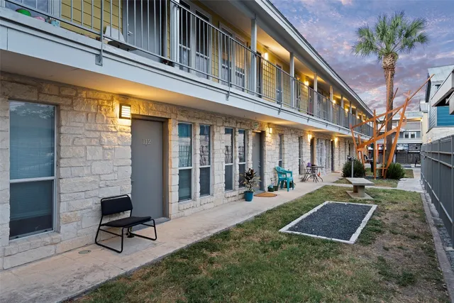 $900 | 2526 Durwood Street, Unit 110, Austin, TX 78704