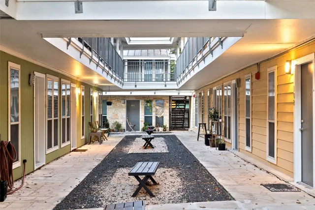 $900 | 2526 Durwood Street, Unit 110, Austin, TX 78704