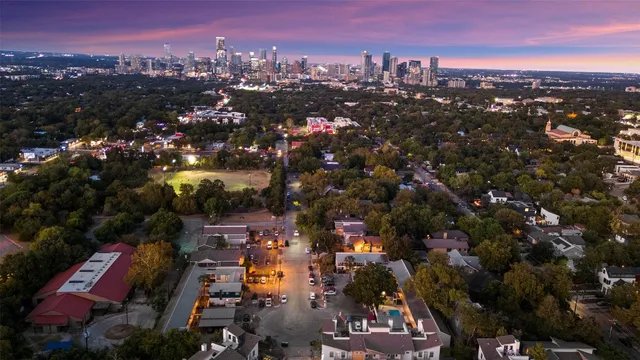 $900 | 2526 Durwood Street, Unit 110, Austin, TX 78704