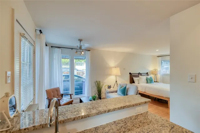 $900 | 2526 Durwood Street, Unit 110, Austin, TX 78704