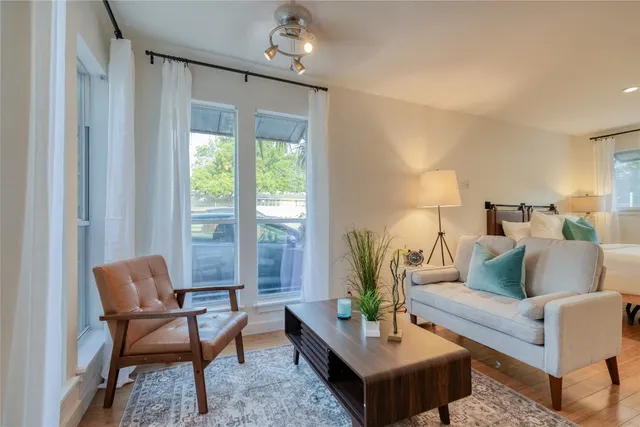 $900 | 2526 Durwood Street, Unit 110, Austin, TX 78704