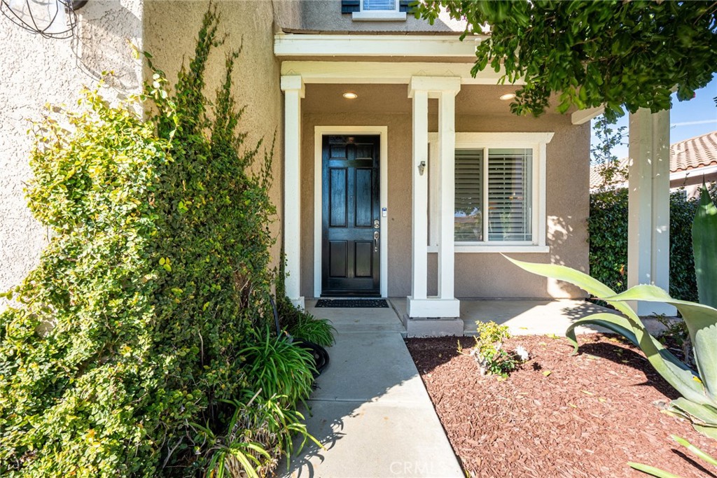 28201 Springvale Lane Castaic, CA 91384 - Photo 3 of 59 a front view of a house with garden