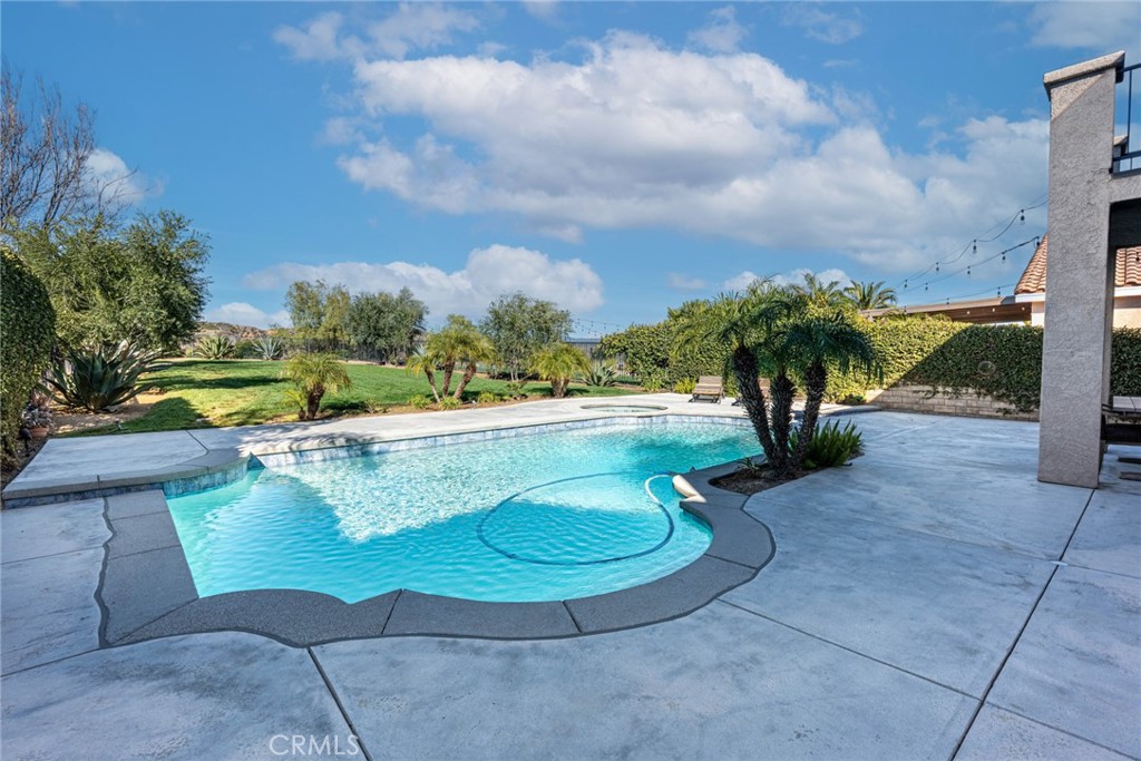 28201 Springvale Lane Castaic, CA 91384 - Photo 38 of 59 Pool, spa and lush green grass.