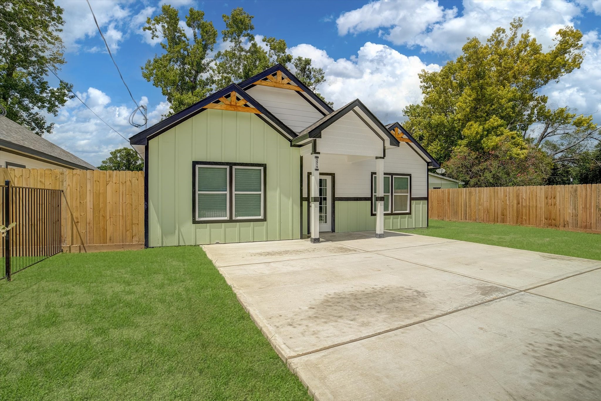 5919 Rietta Street Houston, TX 77016 - Photo 2 of 32 Gallery Image 2