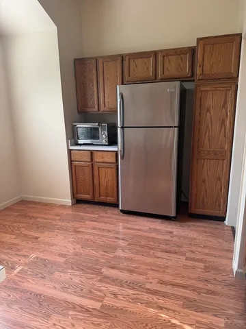 $2,300 | 827 North Shoreline Road, Unit B, Lake Barrington, IL 60010