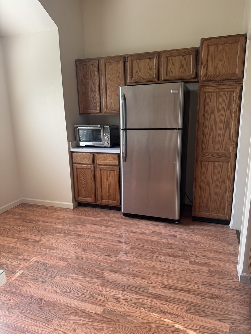 827 North Shoreline Road, Unit B Lake Barrington, IL 60010 - Photo 3 of 11