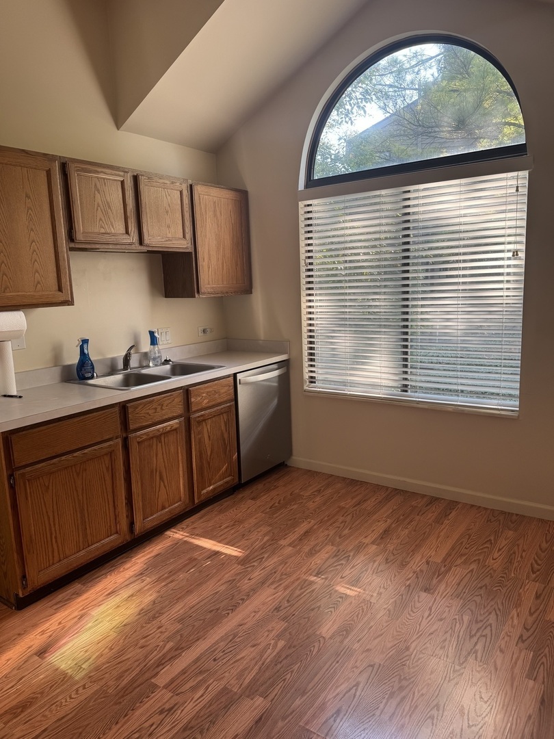 827 North Shoreline Road, Unit B Lake Barrington, IL 60010 - Photo 4 of 11