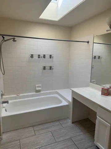 $2,300 | 827 North Shoreline Road, Unit B, Lake Barrington, IL 60010