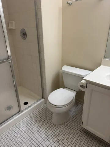 $2,300 | 827 North Shoreline Road, Unit B, Lake Barrington, IL 60010