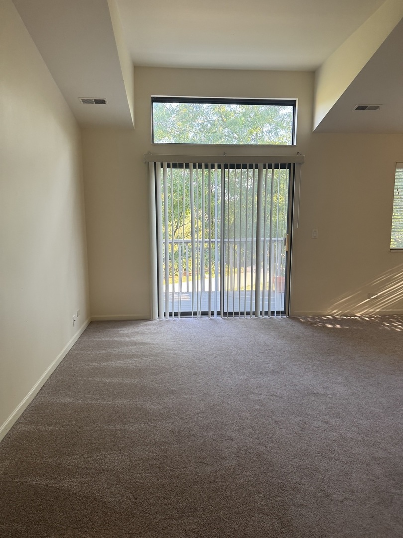 827 North Shoreline Road, Unit B Lake Barrington, IL 60010 - Photo 8 of 11