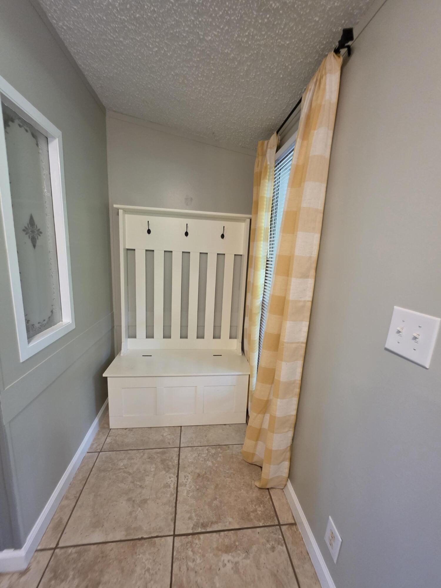 398 Armory Road Tracy City, TN 37387 - Photo 9 of 27 Foyer