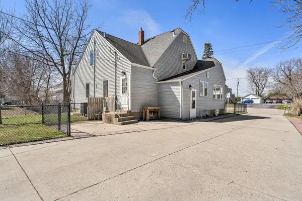 $319,900 | 815 South Elm Avenue, Owatonna, MN 55060
