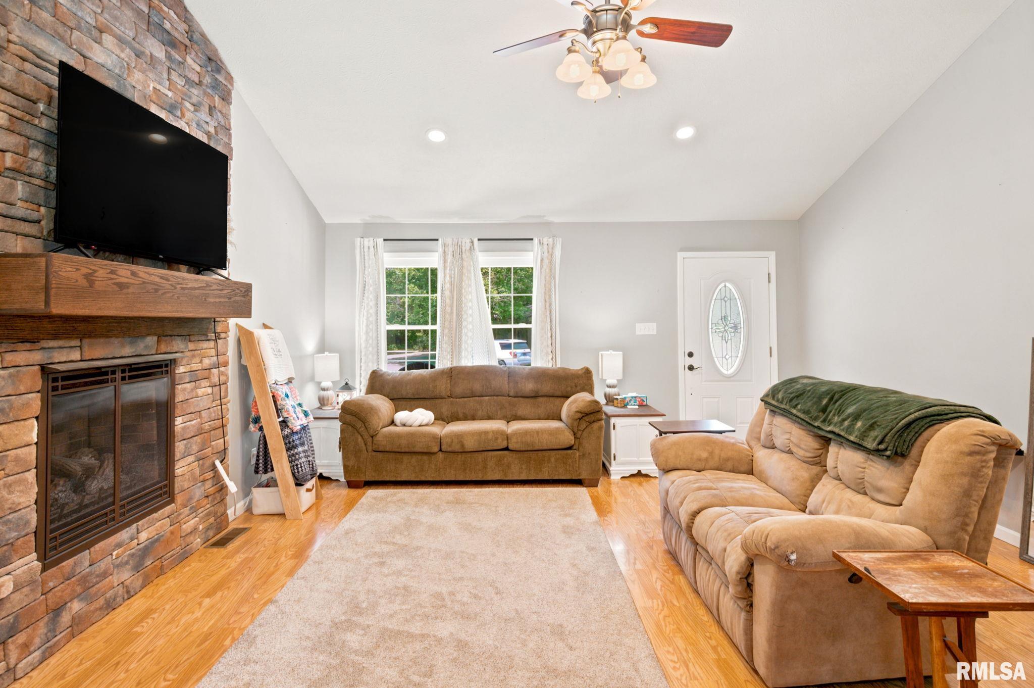 13236 Edwards Road Pittsburg, IL 62974 - Photo 7 of 34