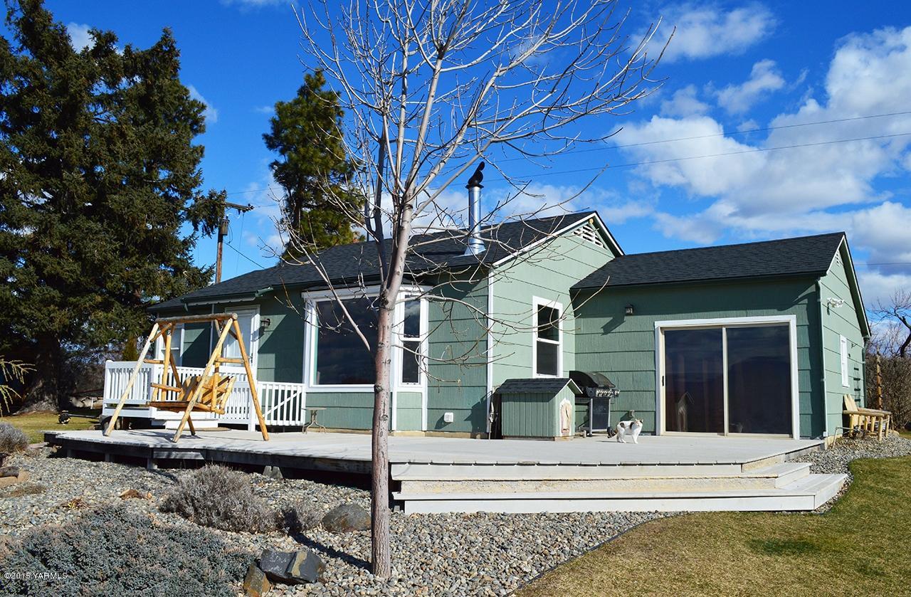1243 Dilley Road Tieton, WA 98947 - Photo 22 of 34 a view of a house with a small yard and wooden fence
