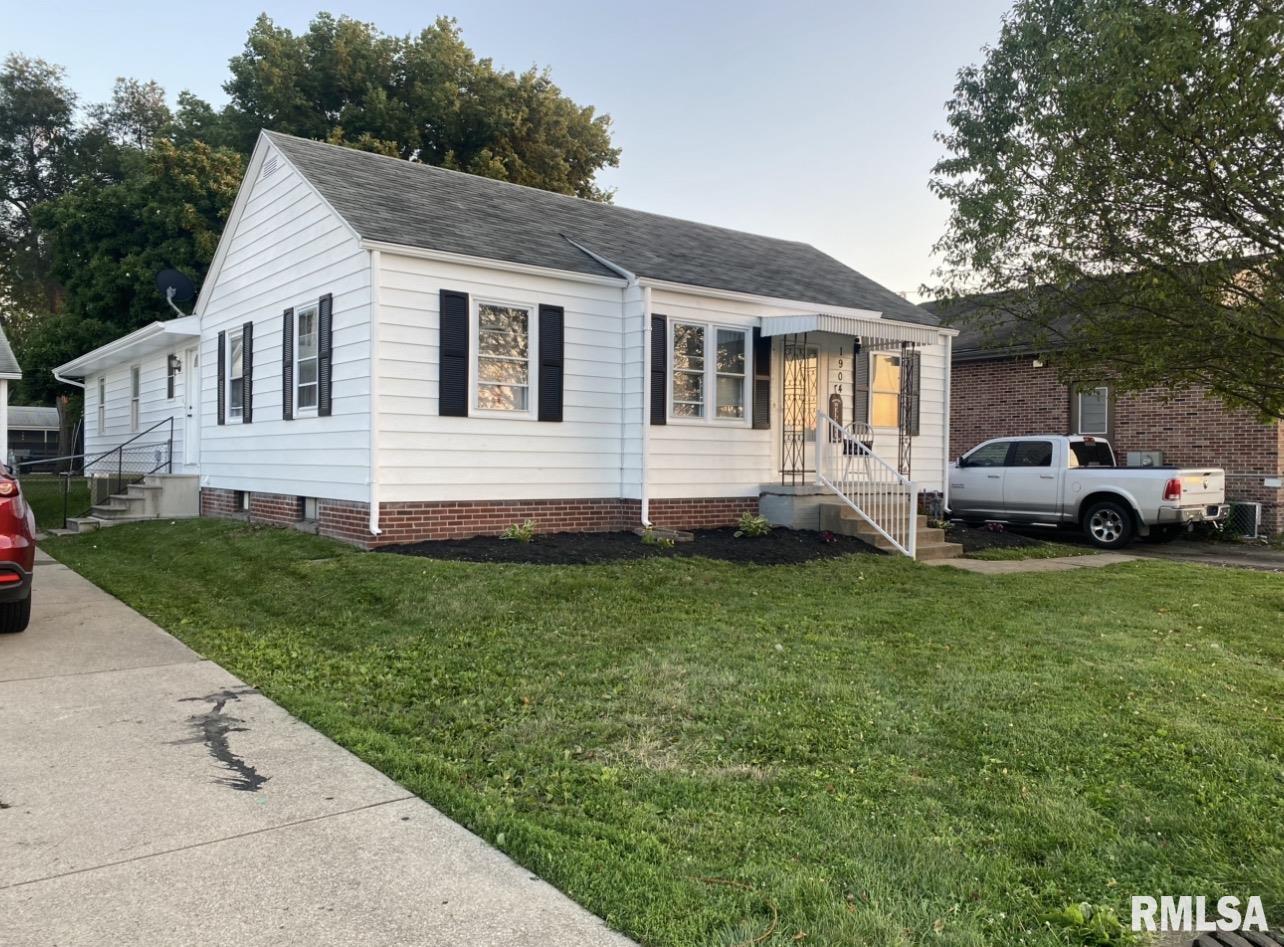 1904 East Sangamon Avenue Springfield, IL 62702 - Photo 2 of 3