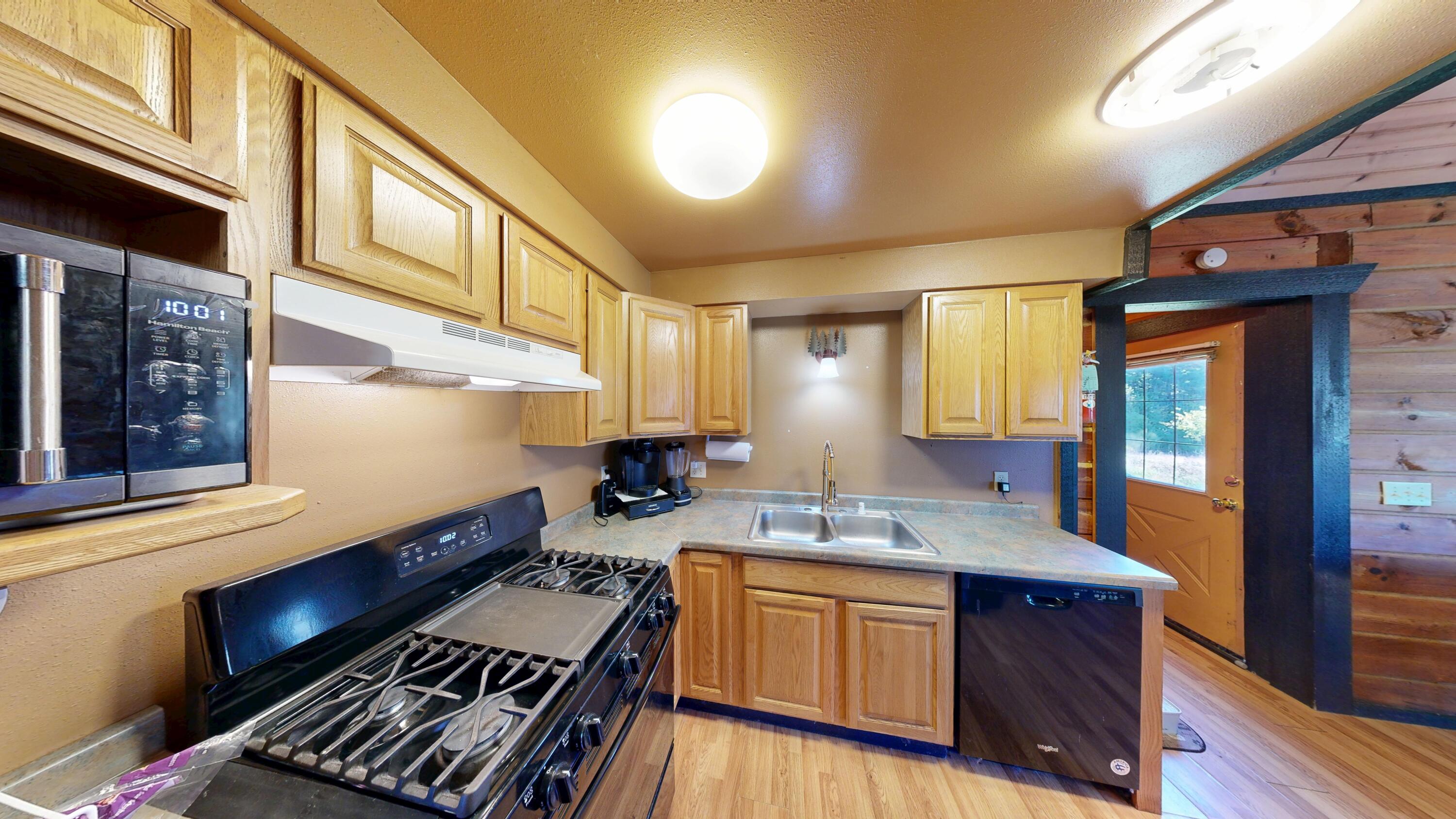 824 Waterslide Court Warrens, WI 54666 - Photo 8 of 28 Kitchen