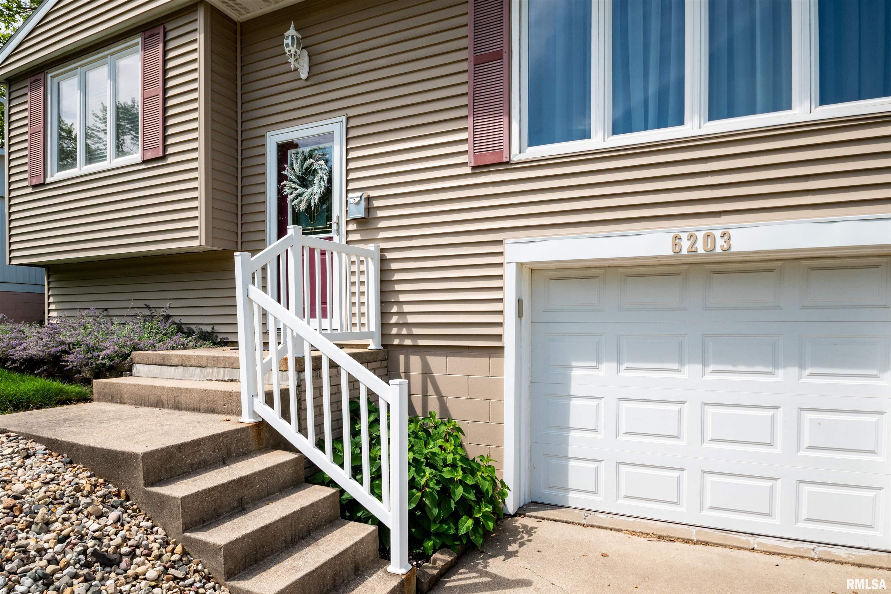 6203 North Randwick Road Peoria, IL 61615 - Photo 3 of 35