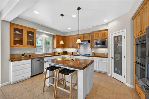 $1,900,000 | 18042 Calle Central, Morgan Hill, CA 95037