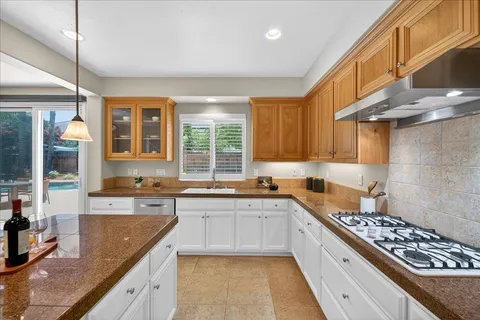 $1,900,000 | 18042 Calle Central, Morgan Hill, CA 95037