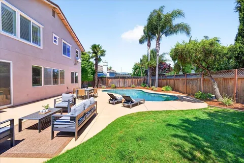 $1,900,000 | 18042 Calle Central, Morgan Hill, CA 95037
