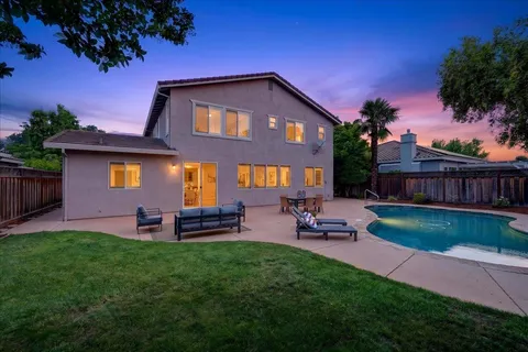 $1,900,000 | 18042 Calle Central, Morgan Hill, CA 95037