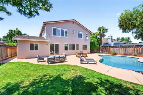 $1,900,000 | 18042 Calle Central, Morgan Hill, CA 95037