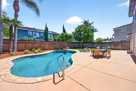 $1,900,000 | 18042 Calle Central, Morgan Hill, CA 95037