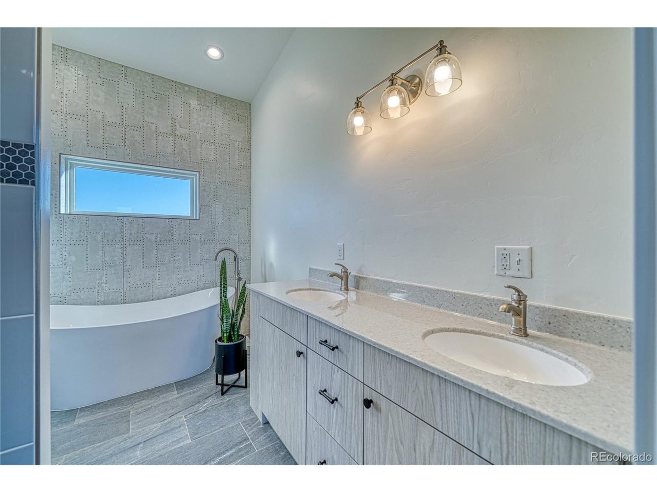 57884 Co Road Moffat, CO 81143 - Photo 30 of 40 5-piece Bath (mirror coming)