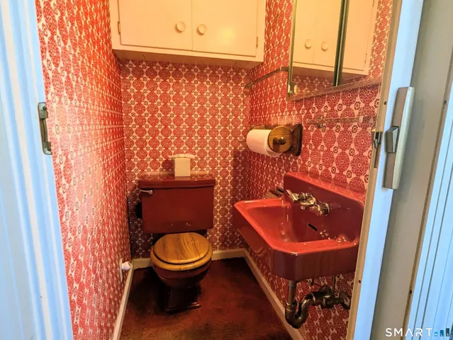 $430,000 | 123 Grove Street, West Hartford, CT 06110