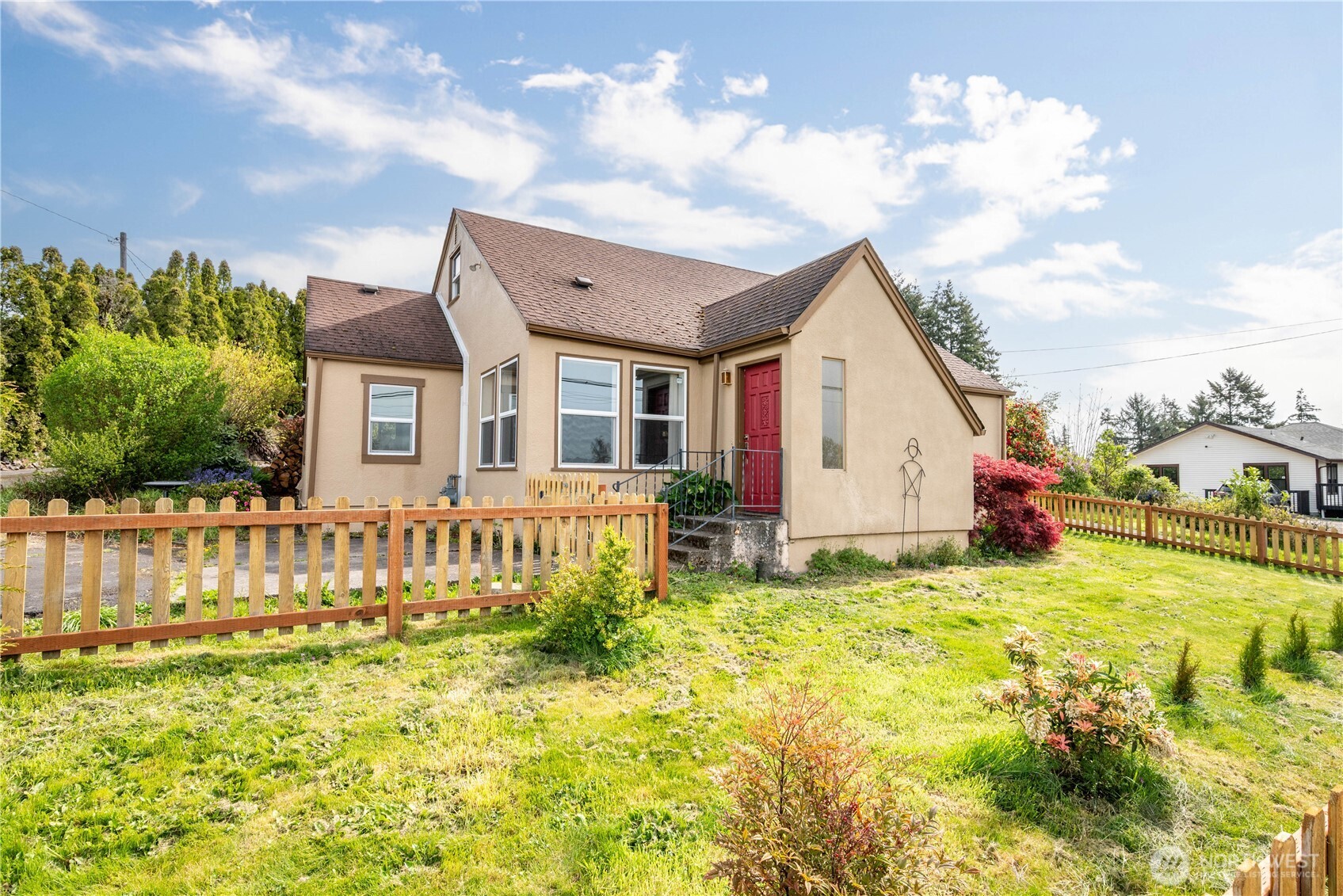2916 Columbia Heights Road Longview, WA 98632 - Photo 2 of 38