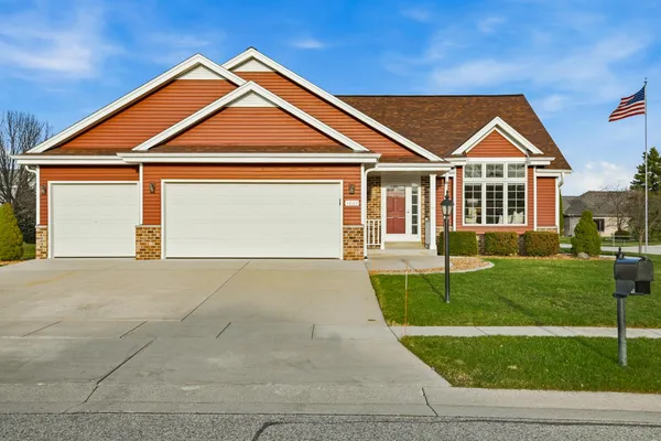 $565,000 | 1001 Spring Waters Drive, Oconomowoc, WI 53066