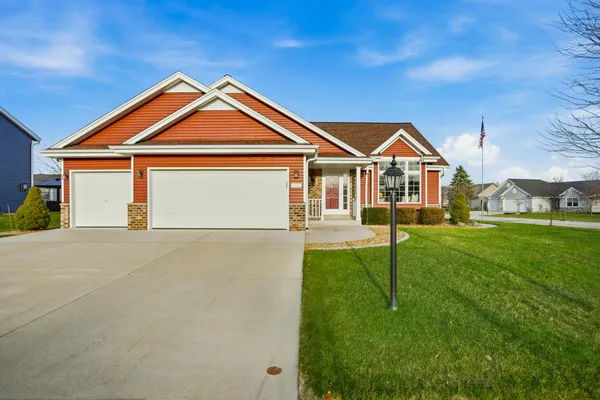 $565,000 | 1001 Spring Waters Drive, Oconomowoc, WI 53066