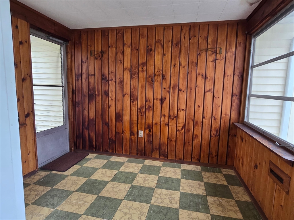 95 Herrman Street West Springfield, MA 01089 - Photo 3 of 22