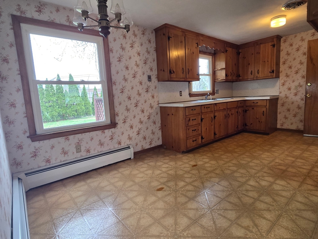 95 Herrman Street West Springfield, MA 01089 - Photo 6 of 22