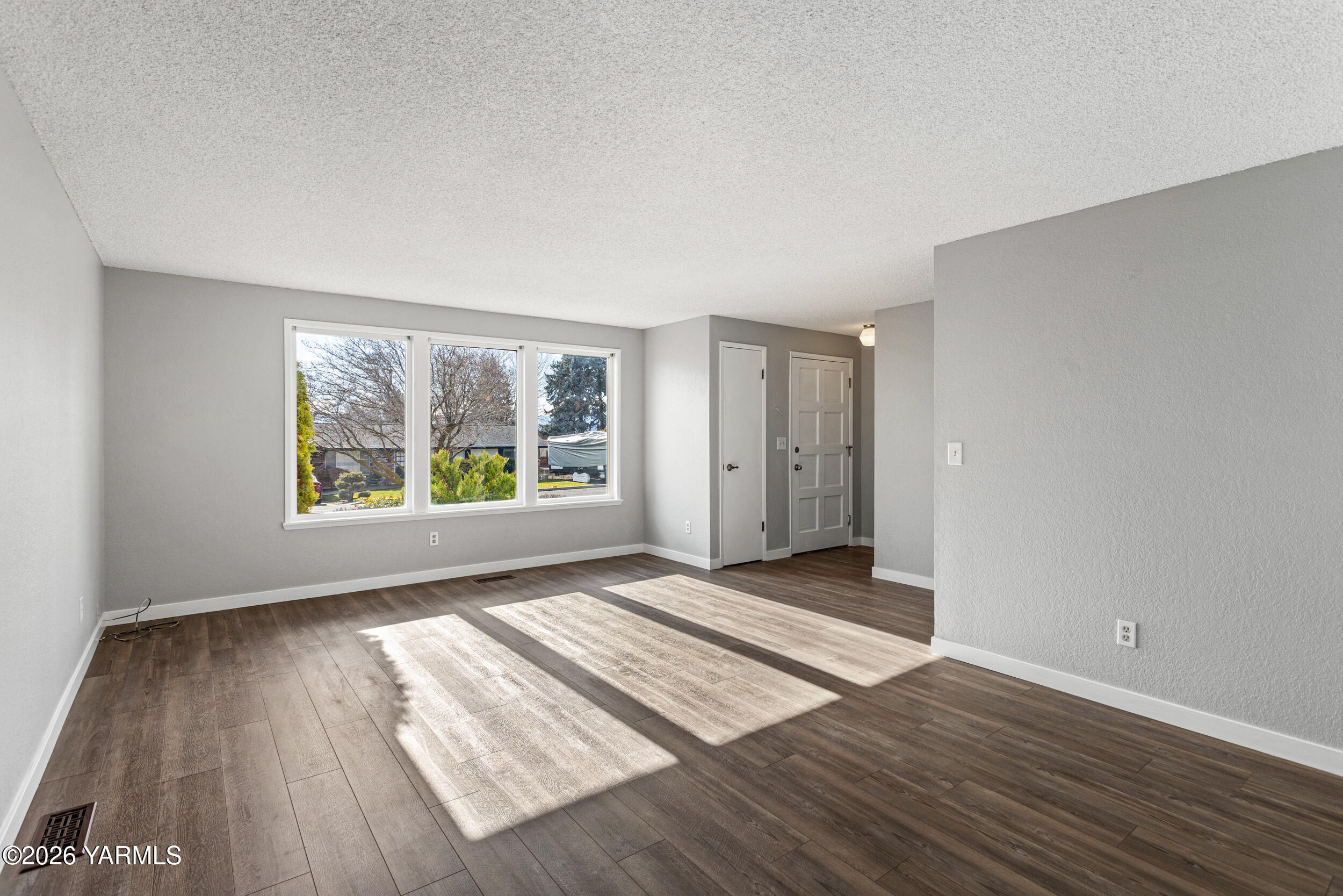 8801 West Alpine Court Yakima, WA 98908 - Photo 2 of 25 8801 Alpine Ct